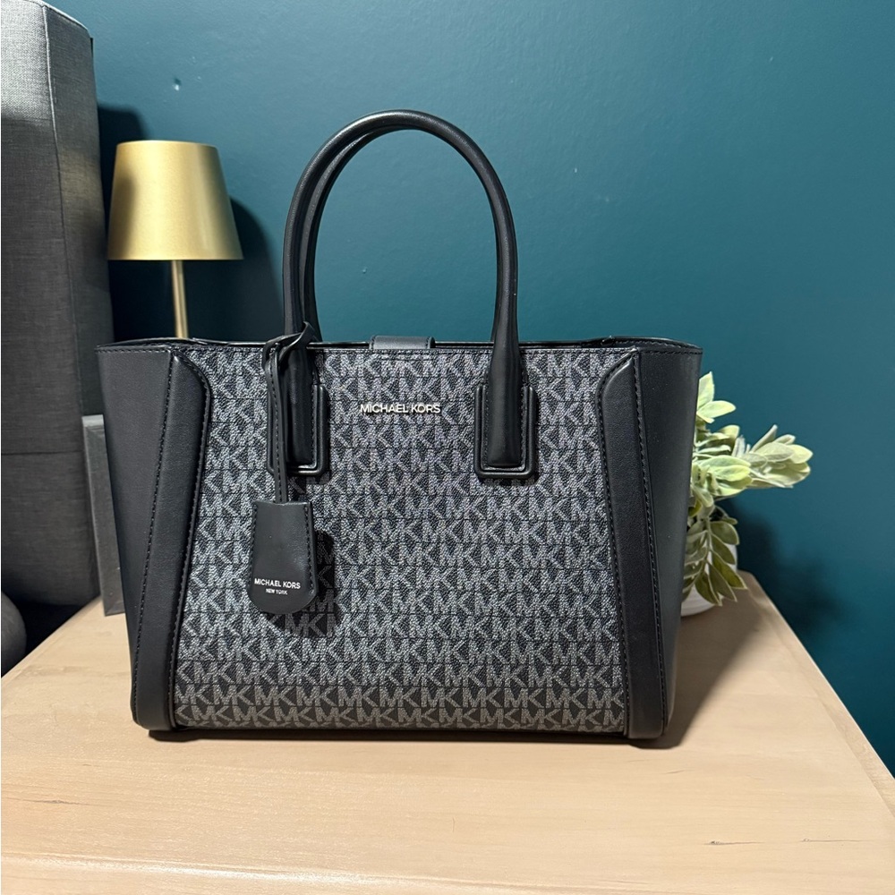 Michael Kors Black and Silver/Gray Women's Bag